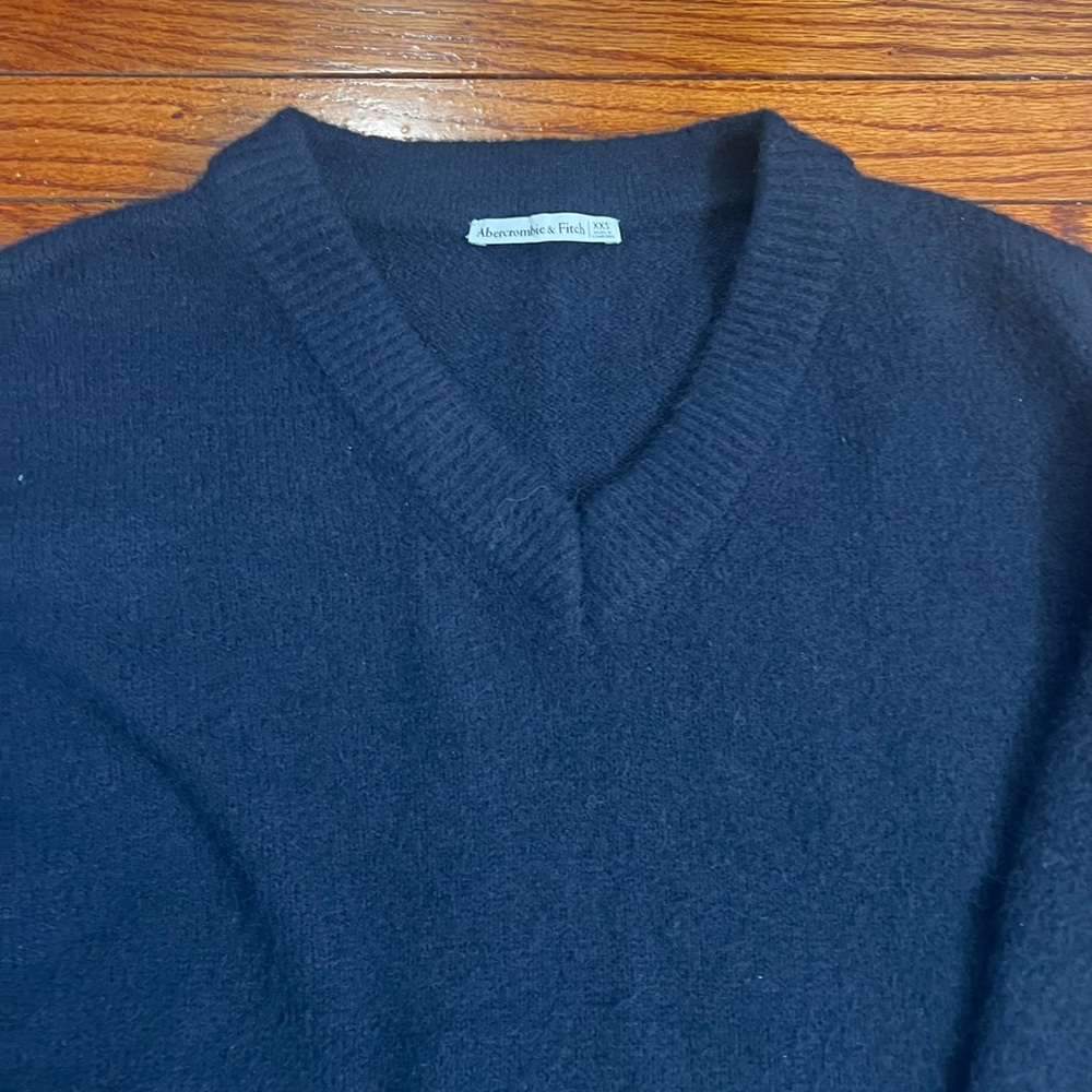 Abercrombie Sweater - Picture 3 of 4
